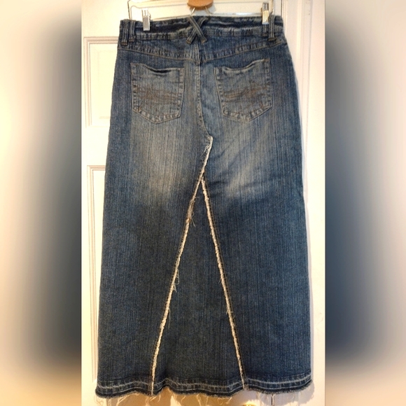 MUDD Y2K Distressed Frayed Denim Jean Maxi Skirt SZ 9 - Picture 2 of 9